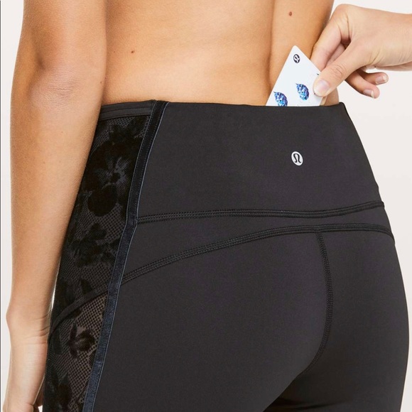 Lululemon Velvet Flocked Cropped 21” Wunder Unders Size 4 - Picture 5 of 5